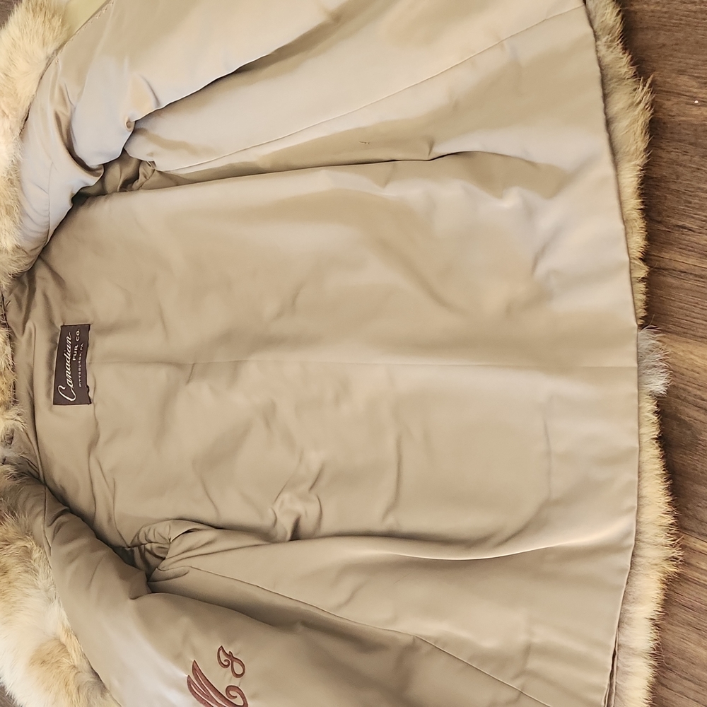 New Canadian Fur Co. Authentic Natural Letout Coyote Fur Jacket/ Coat - Picture 12 of 17